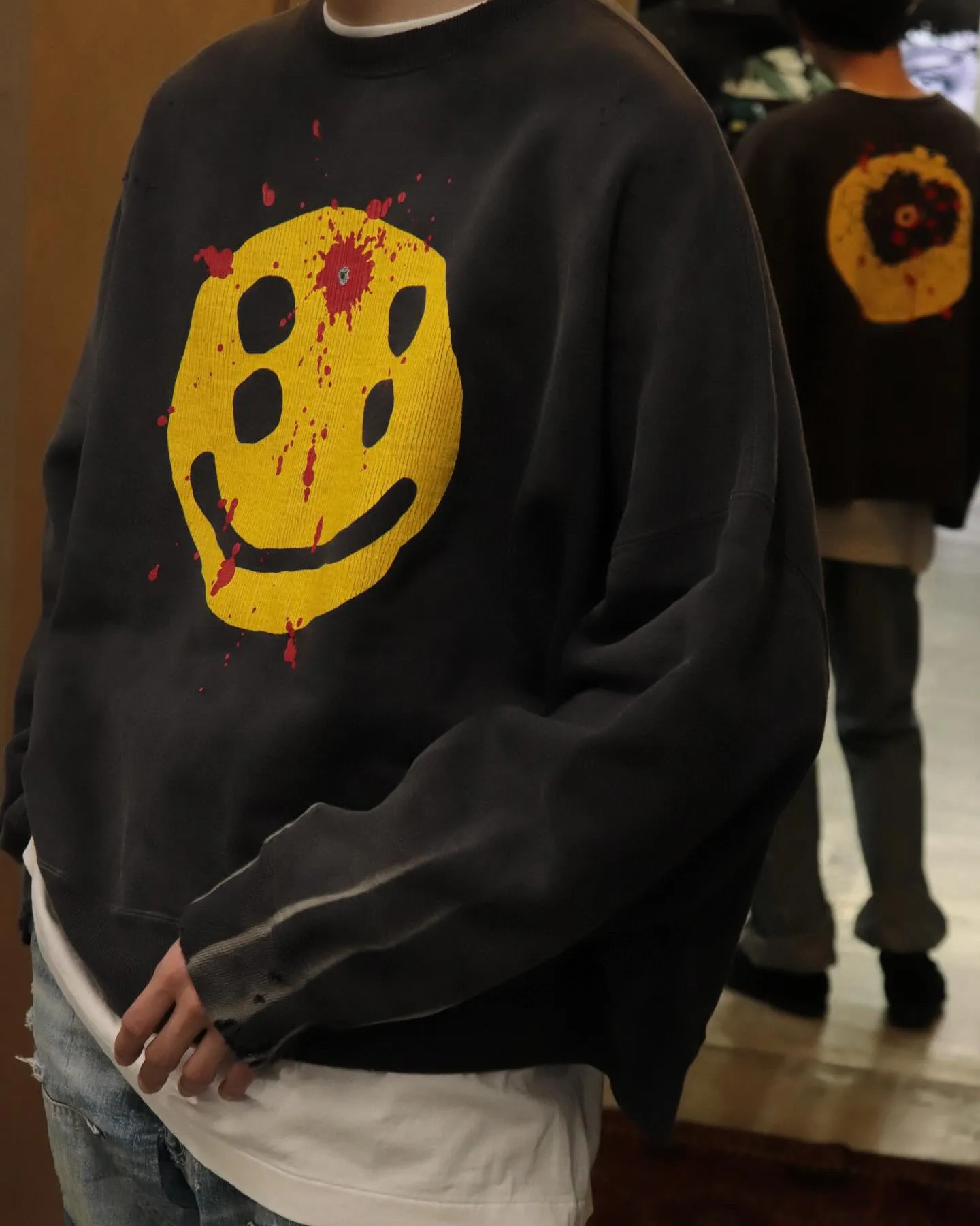 SAINT Mxxxxxx x CACTUS PLANT FLEA MARKET SMILE SWEATER SHIRT CPFM co-branded sweatshirt with smiley face, washed black S-XL, ready-to-wear Assute dyeing, heavy fermentation washing, multi-position spray fading, ultra-complex manual polishing/destruction treatment/special shearing treatment, special striped cuffs/multi-position shearing/pure handmade graffiti and dirty The only correct co-branded main wheat label/wash water label/little angel anti-counterfeiting label in the entire network